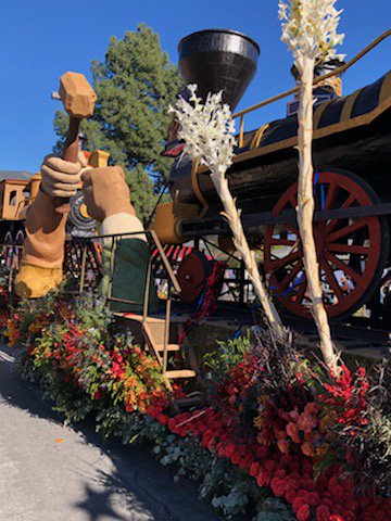 RoseParade's tweet photo. Visit @CAHFUSA’s float at #PostParade today! This float brings to life the iconic photograph taken at Promontory Point, which heralded the completion of the #TranscontinentalRailroad on May 10, 1869. Thank you to the @CAHFUSA for participating in the #RoseParade! https://t.co/kAeL9WZMgf