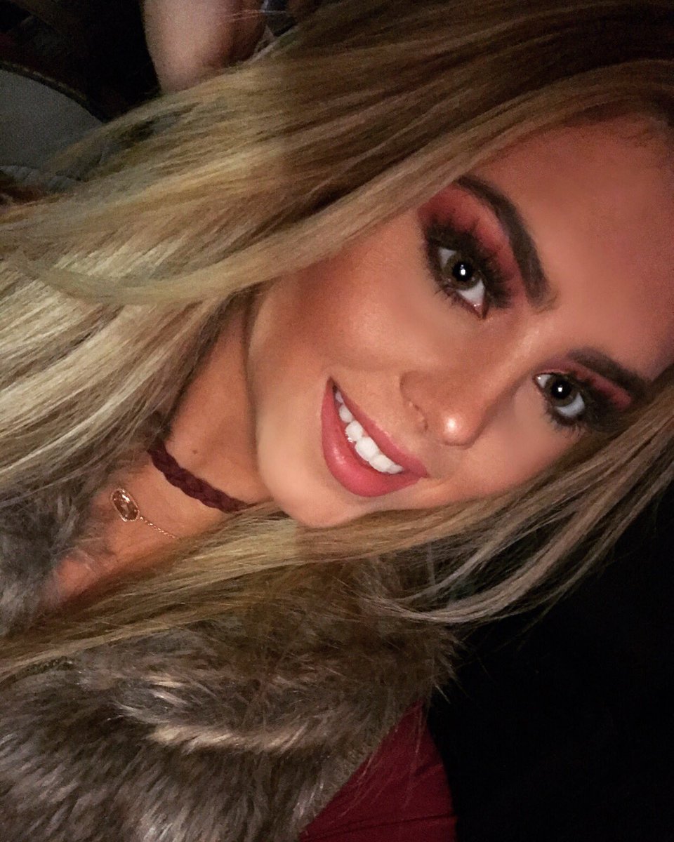 joshuaiancooper's tweet photo. Sending #WCW shoutout to the always gorgeous @HTC_MalloryM hope you have a wonderful day. #HTCLove #FavoriteHTC ❤️😍😘👩🏼💙💎🌹 https://t.co/g5FTNAOn3h