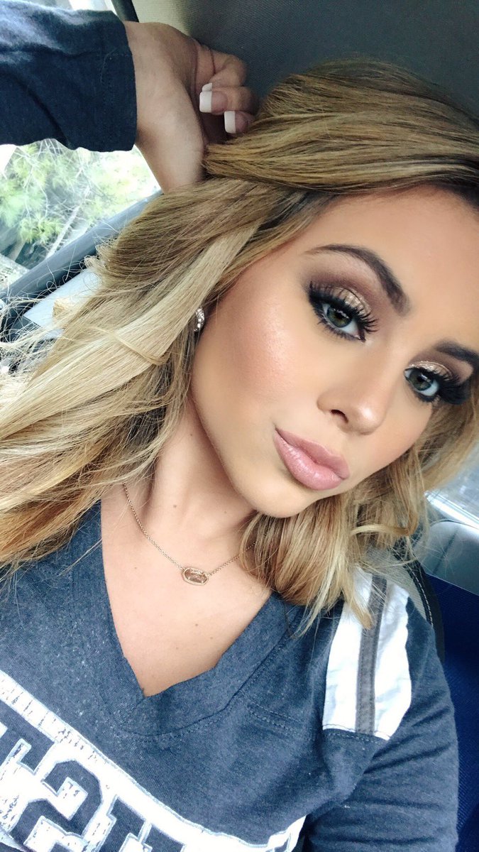 joshuaiancooper's tweet photo. Sending #WCW shoutout to the always gorgeous @HTC_MalloryM hope you have a wonderful day. #HTCLove #FavoriteHTC ❤️😍😘👩🏼💙💎🌹 https://t.co/g5FTNAOn3h