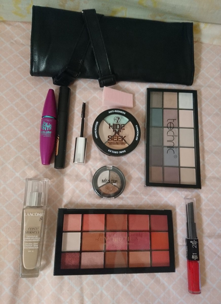 Diana_Diix's tweet photo. Este fue mi maquillaje de Nochevieja y Año Nuevo. Se me olvidó subirlo antes 😅 #maquillaje #makeup #nochevieja #añonuevo #makeuprevolution #technic #misscop https://t.co/up8d4IETpX
