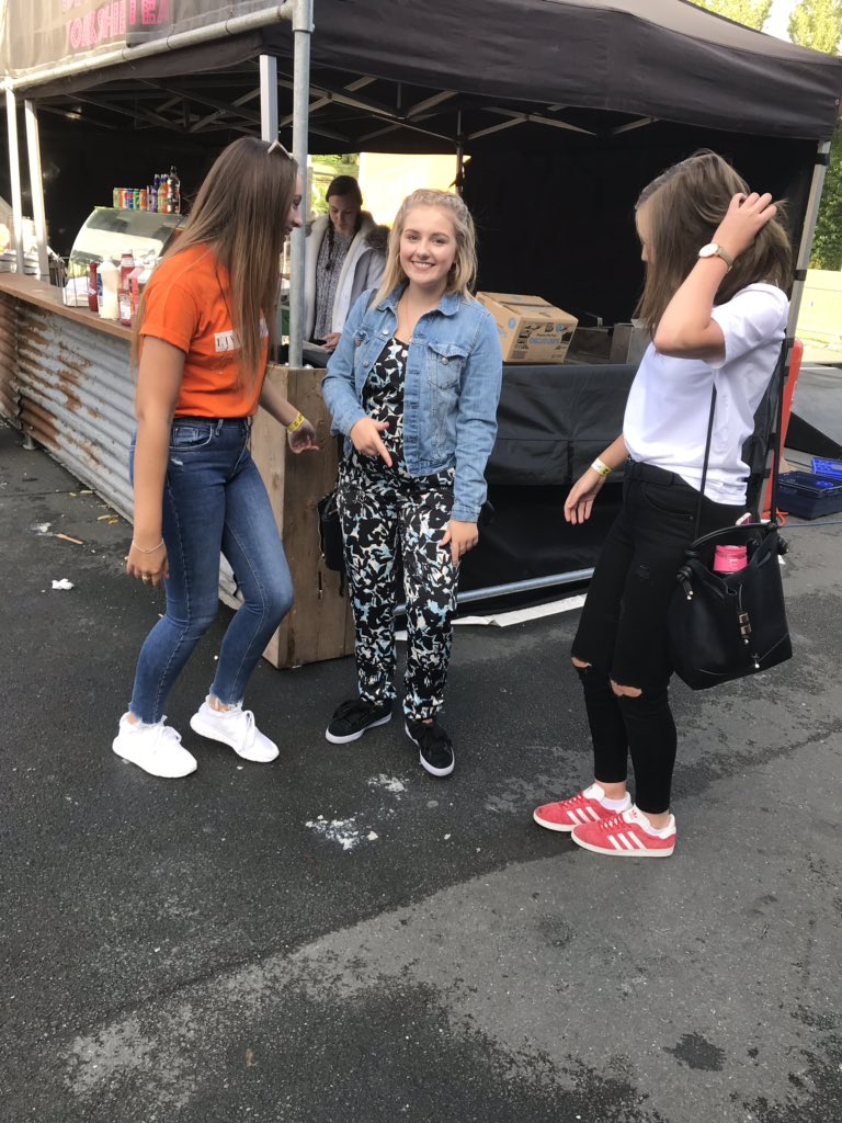 saraharkwell's tweet photo. Happy 18th Birthday to my bestie🎉🎉 hope you’ve had a lovely day!  Thank you for being you❤️❤️ love you lots😘 @jodierobertsonn https://t.co/yFksH4DqLZ