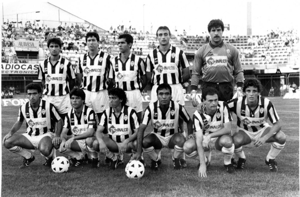 FOTOS HISTORICAS O CHULAS DE FUTBOL - Página 5 Dv75svfWoAAmEeO