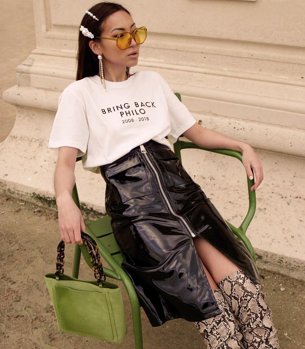 Green hair calf tote with tortoise acrylic handles on @yoshinomia #edieparker