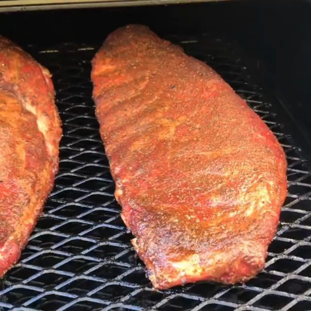 BBQlads's tweet photo. A little spritz here, a little spritz there, make sure you get them all over! 😋
🐖
🐖
🎬 credit @chefarthur Therapy. @iii_mas_bbq
🐖
🐖
#chefarthur #iii_mas_bbq #ribs #spareribs #losangeles #ribsunday #stlouiscut #stlouisribs #rips #bbq #barbecue #bar… https://t.co/9iKTKG4pzQ https://t.co/LTWKb0t569