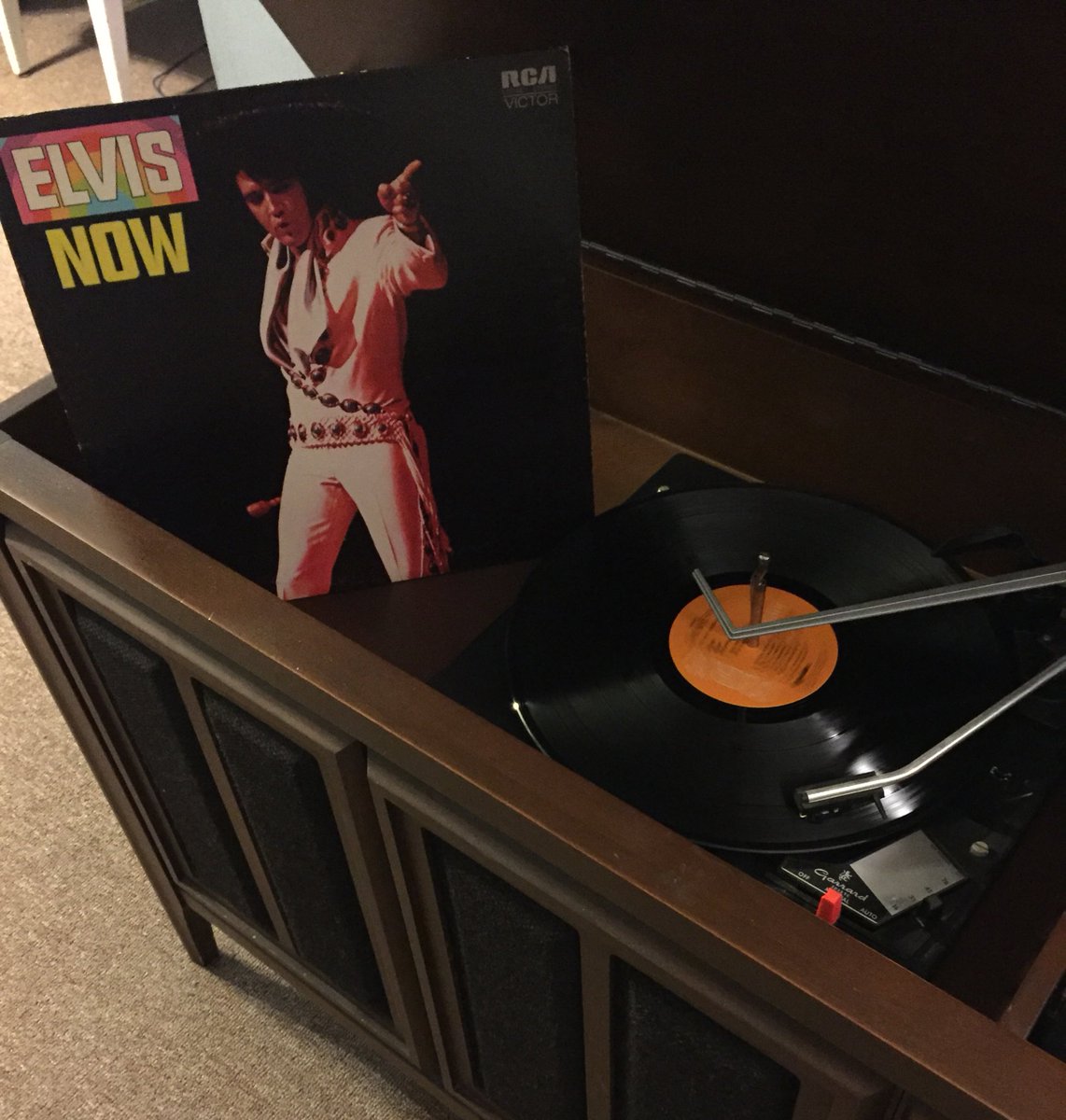 soulrideblog's tweet photo. #NowDigging New to me on vinyl, I purchased this last summer. #Elvis #ElvisHistory #ElvisPresley #ElvisWeek #ElvisWeek2019 #vinyl #vinylcollection #record #lp https://t.co/W64XSJOK1S