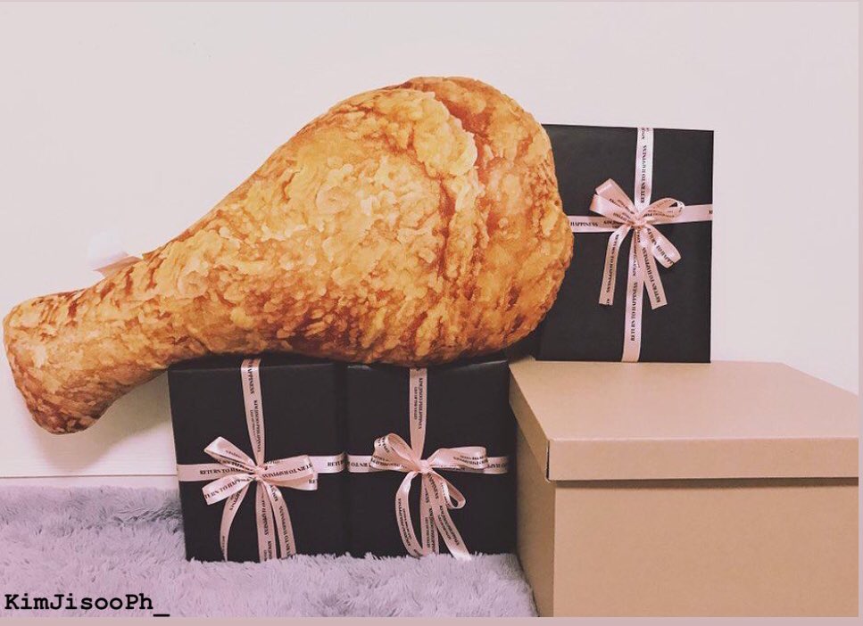 Kado BLINK untuk Jisoo