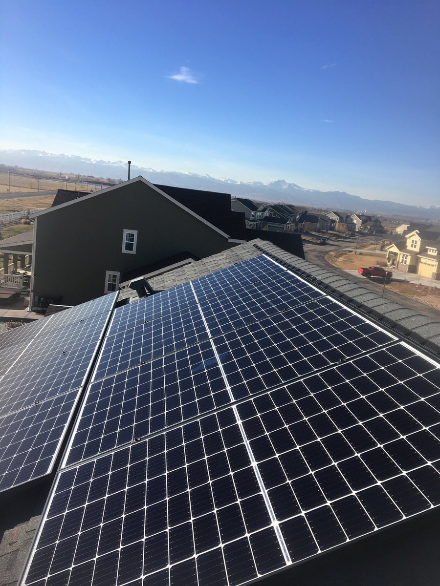ARE__Solar's tweet photo. Quite the view of Long’s Peak. #SunPoweredLife #14er https://t.co/krxTGyCB5t