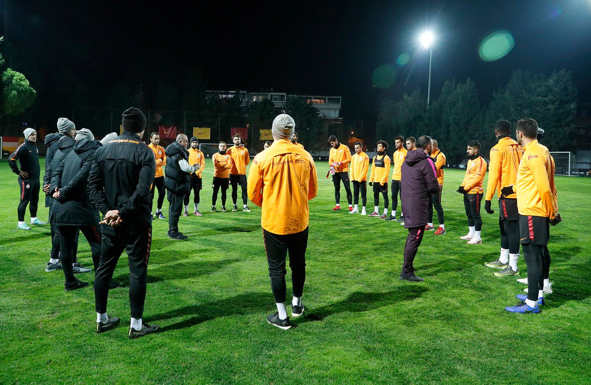 GalatasaraySK's tweet photo. 📸 Galatasaray Futbol Takımı, 2018-2019 sezonu ikinci yarı hazırlıklarına bu akşam Florya Metin Oktay Tesisleri’nde gerçekleştirdiği antrenmanla başladı. https://t.co/5avC06ZGZ1