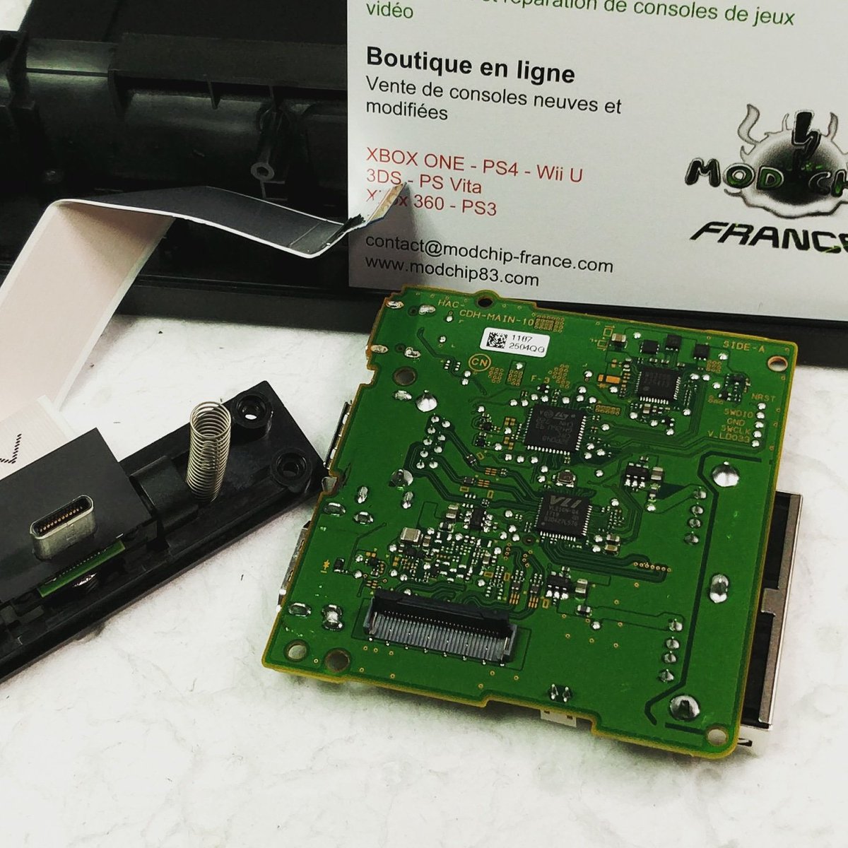 ModchipFrance's tweet photo. Réparation du dock de la switch problème d'affichage lorsque la switch est placée dedans
Un client qui va être satisfait de retrouver bain dock fonctionnel 😁
#modchipfrance #reparation #switch https://t.co/Rpua2ZvfOD