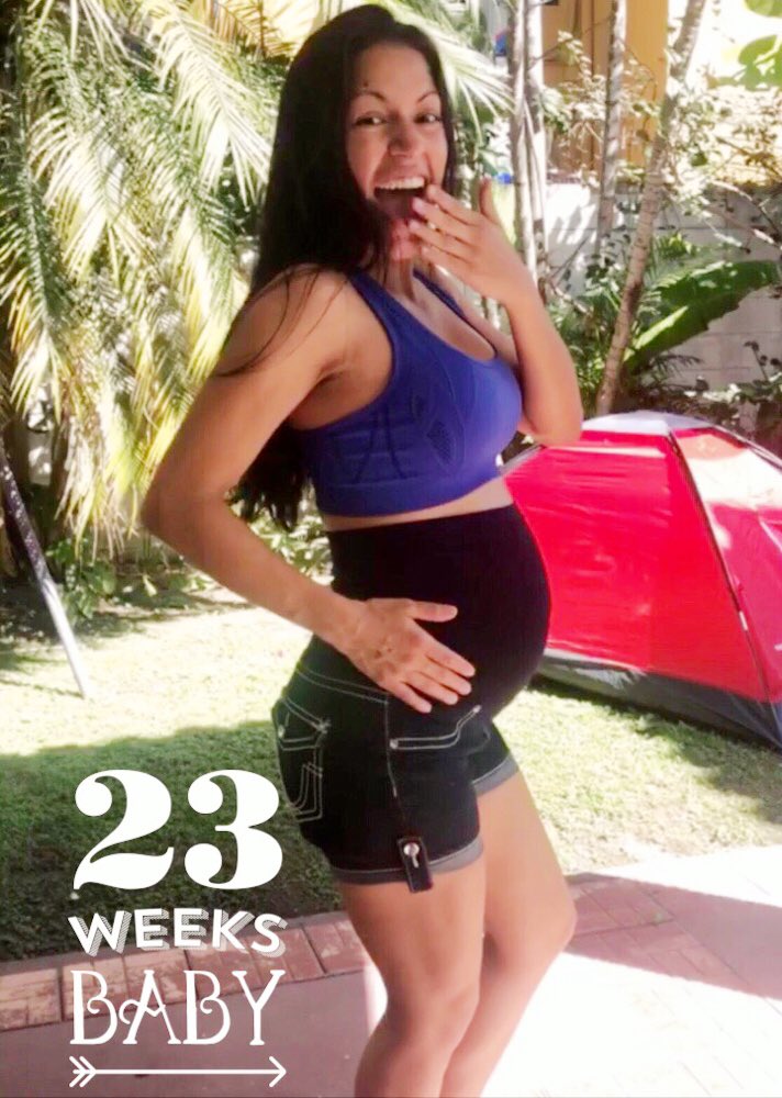 NoraErazohn's tweet photo. Iniciando este maravilloso 2019 así 😍😍 ¡Que Dios derrame bendiciones sobre sus vidas y hogares! #bendecido2019 
.
#NE #NoraErazo #saludconNora #sanpedrosula #pregnant #pregnancy #pregnancyphoto #pregnancylove #pregnancyfun #Milaonboard #Milasbump #babybump #mamáxsegundavez https://t.co/BrUWZ9J4H8