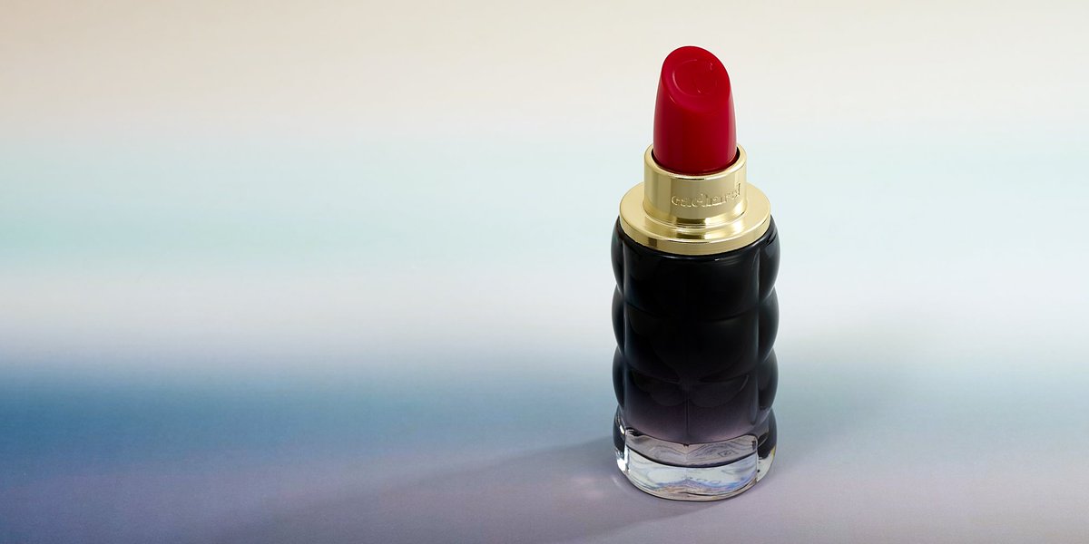 ThePerfumeShop's tweet photo. Say hello to our new obsession 😍 Introducing Yes I Am by Cacharel 💄 RT if you need this statement lipstick bottle in your life! ❤️ Shop now https://t.co/KBTxSFWEoy https://t.co/WuptCilDL5