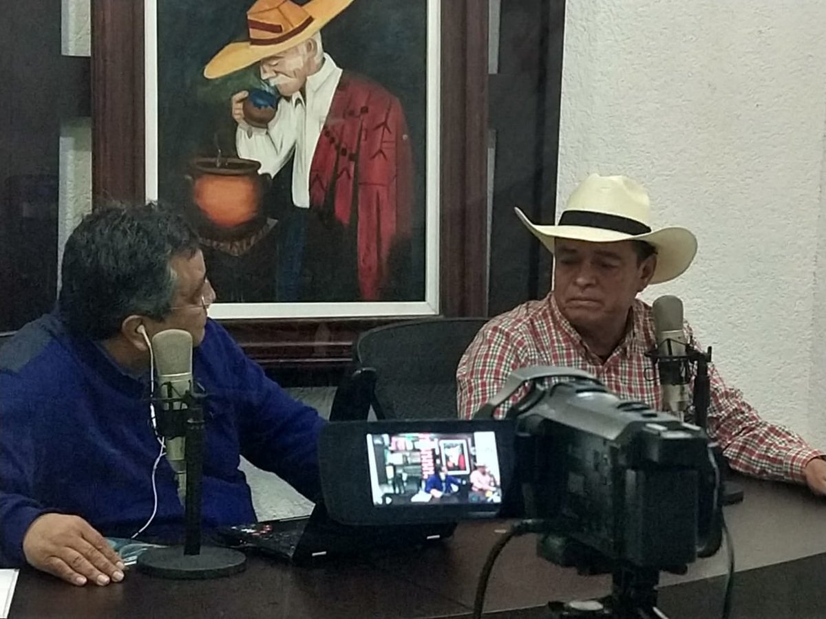 ArvizuCisneros's tweet photo. Entrevista con mis amigos de Portal Hidalgo, abordé diversos tema de relevancia, seguiremos trabajando desde el Congreso de Michoacán. #TransformandoMichoacán #SomosDistritoXVI https://t.co/QcMmBisIkN