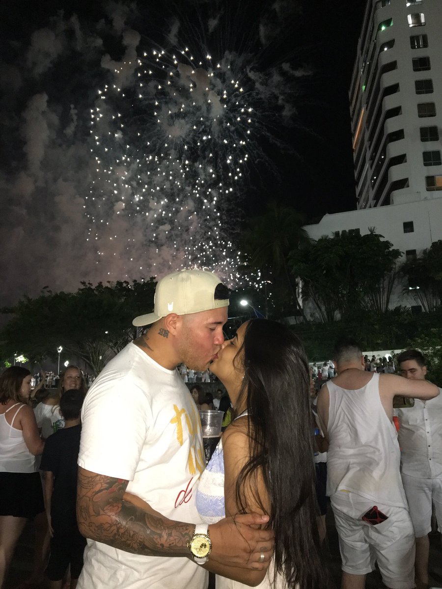 torresalysson91's tweet photo. Uma imagem que reflete meu 2k18 maravilhoso 🎆😍...
2️⃣💍1️⃣9️⃣🙏🏼❤️ vai ser melhor ainda https://t.co/QPU5sL1lCg
