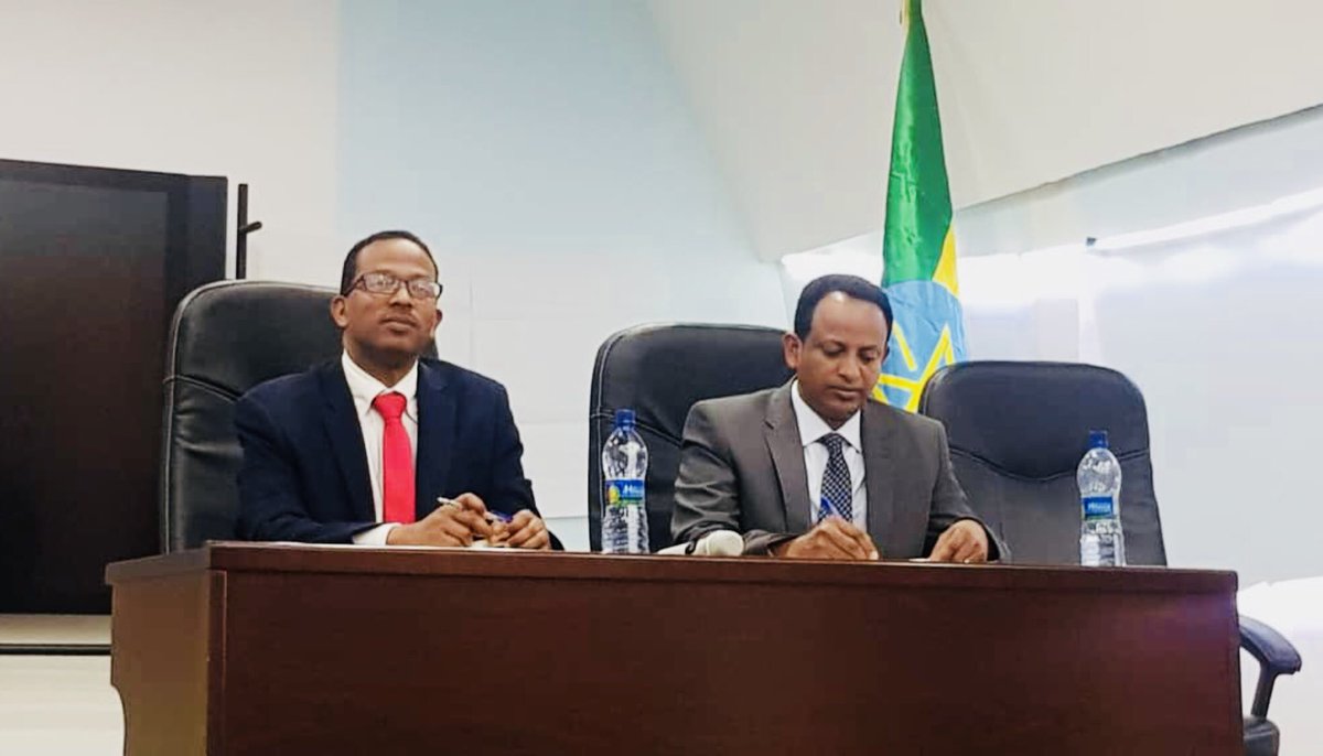 fitsumaregaa's tweet photo. We had productive meeting with #Ethiopia/ns in Tech (EiT) visiting from Silicon Valley, London, Paris &amp; Sweden @DrGetahun Office (MinT). Thank you all for your passion &amp; inputs. “Trust your instinct!” - Estée Lauder. Together we can do it! @ethiointech @gebeya @ictet @bobomaheder https://t.co/JxnuiSj4MT