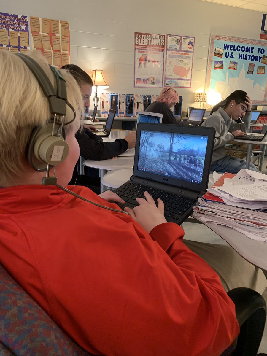DrLaurenCarter's tweet photo. Using virtual reality to experience life as a soldier in the Continental Army today! Thankful for technology! https://t.co/siJ5m8l8iS