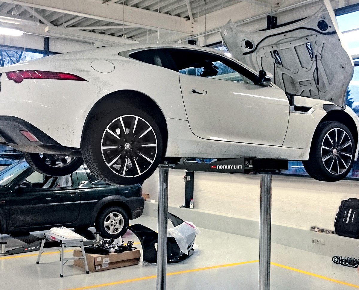 StephensonLtd's tweet photo. Electric vehicles are growing in popularity, which will create an increase in demand for service. Invest in your shops future to better service these vehicles with the new IG2010W - In Ground Lift by @RotaryLift. https://t.co/CgdOGbeEPp