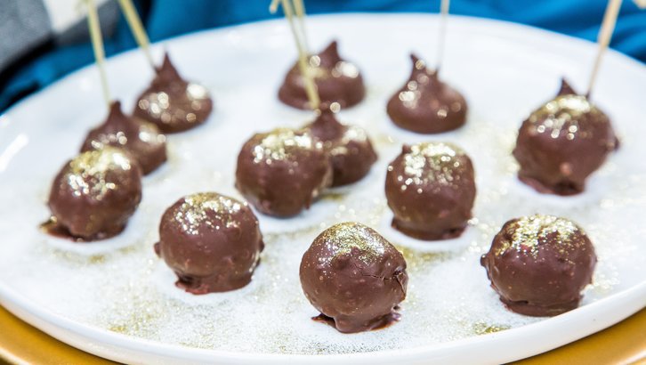 . <a href="/chef_sally/">Sally CamachoMueller</a> is making a sweet festive treat using brut champagne. #NewYears #Recipe bit.ly/2RqdmbD