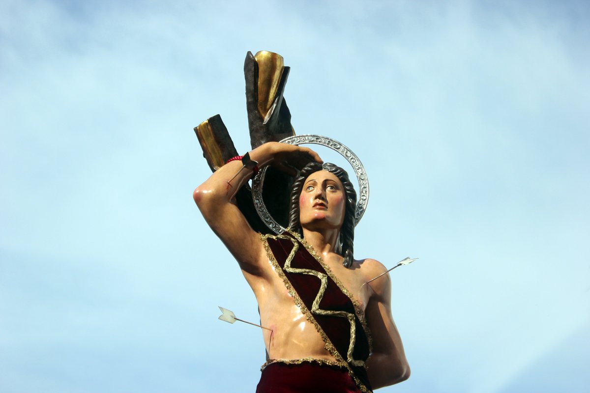 🐂 Este jueves se presenta la quinta edición del encierro en honor a San Sebastián Más info 👉 lapuebladelrio.es/es/actualidad/… ⏰ 13:00 horas 🏫 Ayuntamiento de La Puebla del Río #EncierroLPDR19 #PatrónCigarrero #TDSProvincia