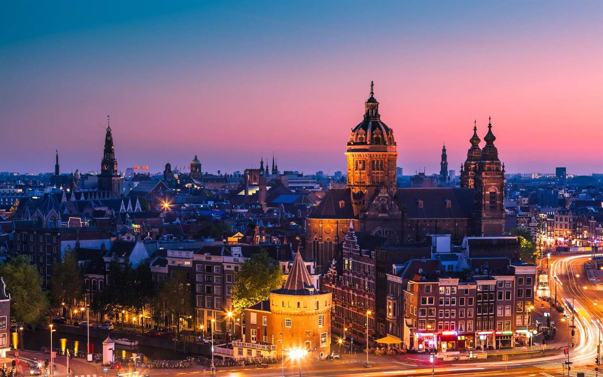 Amsterdam has a rich architectural history offering a range of different styles, from 17th-Century residences and the 18th-Century classicism, to Art Deco and the modern #architecture developed organically between façades of historical buildings. ow.ly/VkLa30mNXAS