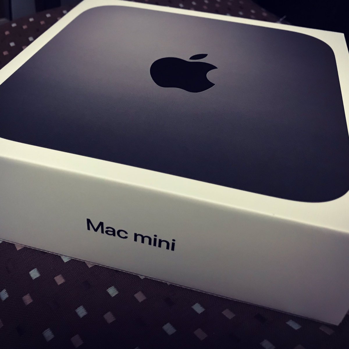 she_n's tweet image. Mac miniからMac miniへ🍎
今まで使ってたのが2010年モデルなので9年ぶりの新Mac🍎
今まで使ってたMac miniも壊れたわけではないのでまだまだ使えそうやけど、ブラウザのバージョン上げられなくなって来たりしてるので (^_^;
#Mac #Macmini #Macmini2010 #macmini2018 #ブツ #弾着ブツ #apple