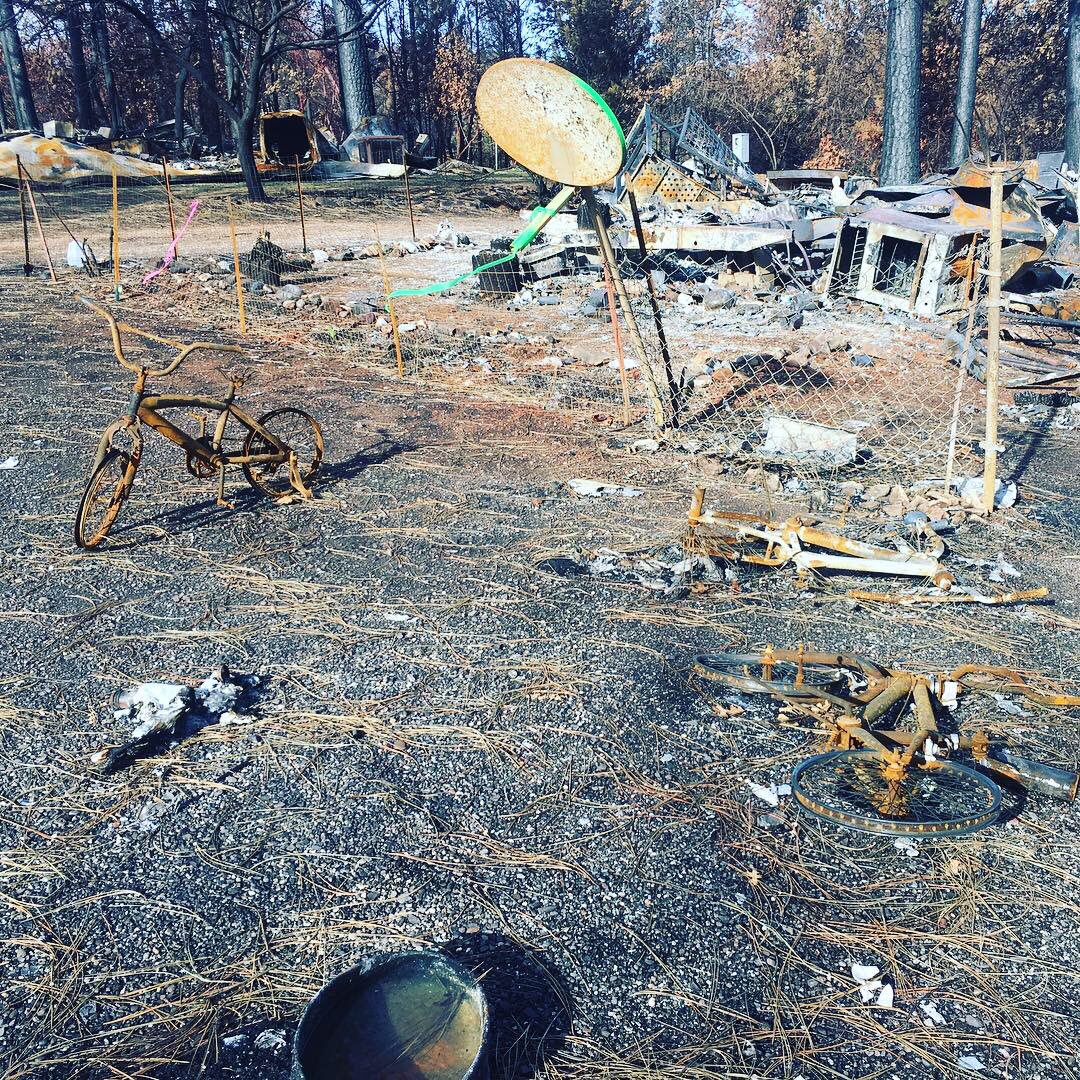 These 7 year-old twin brothers lost their bikes during the Camp Fire, so Deputy Freeman and his kids bought them new bikes and helmets and delivered them just in time for Christmas. Thank you Deputy Freeman for your continued kindness towards the community you serve.