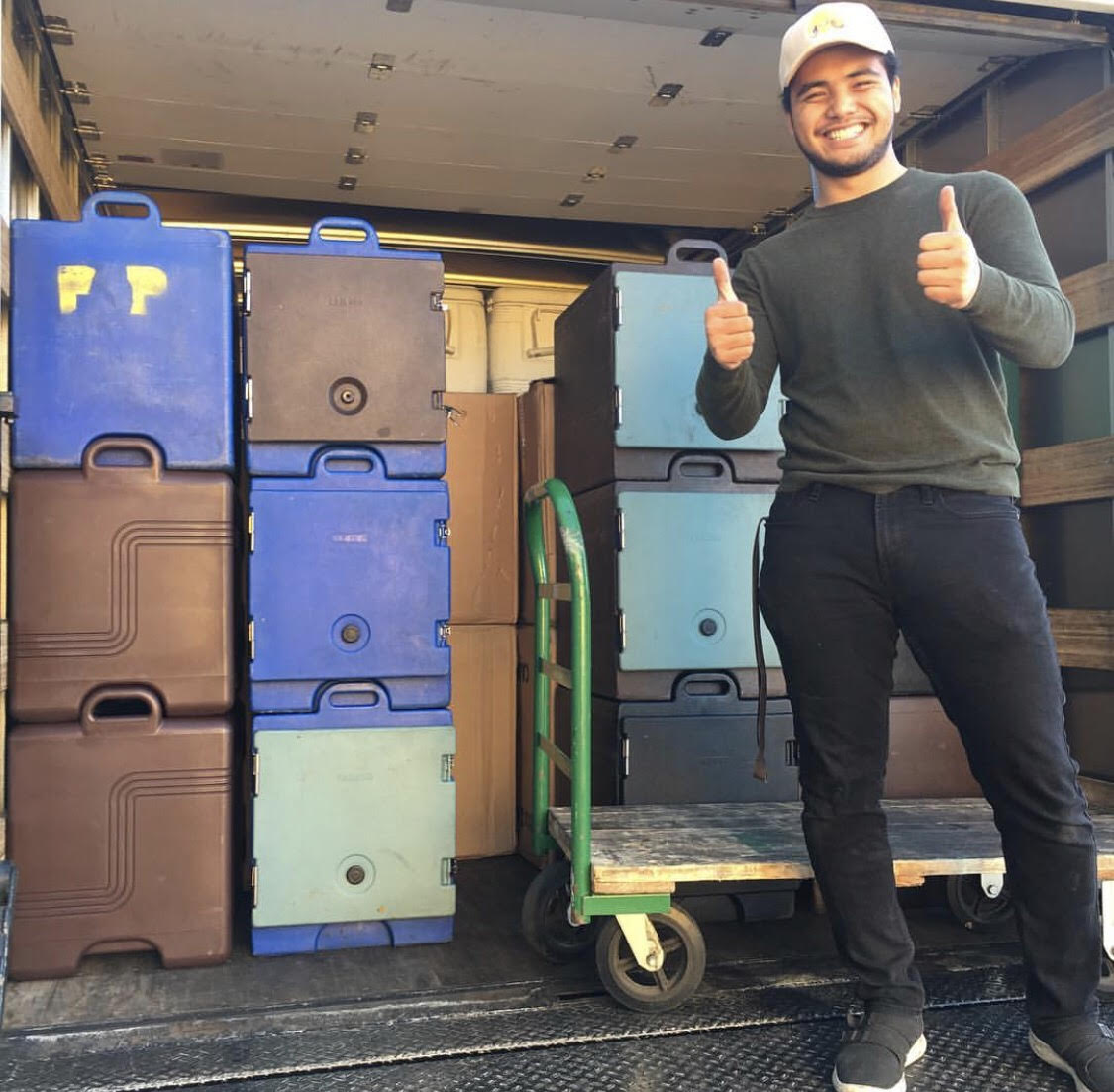 Cambro1's tweet photo. New year, same dependable products π IG user @chefmatthewbaker depends on #Cambro for holiday catering-and all year long-because of the products' durability, insulation & superior quality. Find yours: https://t.co/pSYZAPTHoJ #insulatedtransport #WednesdayMotivation https://t.co/pbgVT4l6Oz
