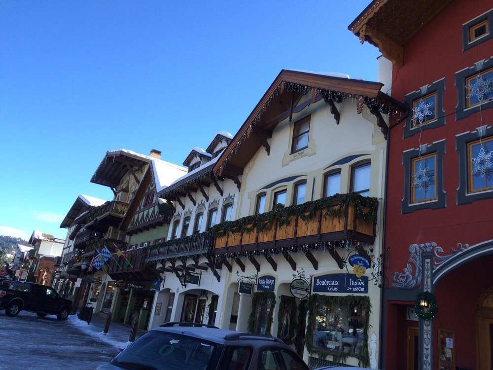 JLuckyLotus's tweet photo. Reminder, it is now the perfect time for January Travel Steals and Deals as I get ready to head back to @leavenworth_wa #travelbloggers #januarytravel #stealanddeals - https://t.co/LW00bCHO4d https://t.co/QKMU7696rR