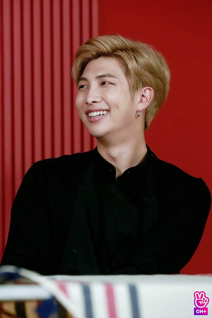 KatherineCM14's tweet photo. Su sonrisa es todo 😍😍😍
Es bello sexy hermoso lindo ternurita😊😀😄
I love you #RM 
El se llevo toda mi atención😻 en el Run no parabade sonreír como boba cada ve que Nam lo Hacía 🙈🙈🙈 https://t.co/rpLfbUEFNi