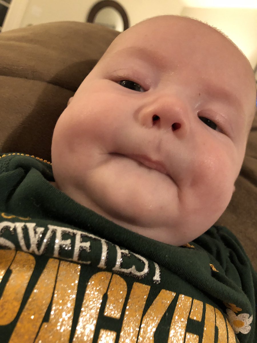 karlaelisabethh's tweet photo. How old people take pictures... https://t.co/PqR53OlvIt