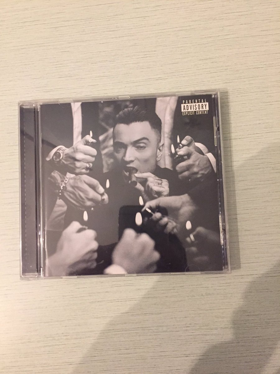 frankdarkx2's tweet photo. Vero è Platino . Complimenti @THEREALGUE finalmente 💣❤️🍾Non vedo l’ora del Sinatra Tour https://t.co/DTcVoVceW3
