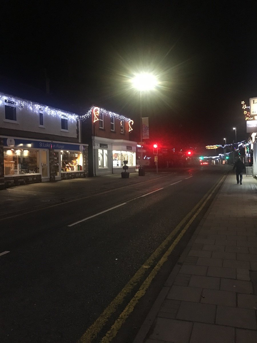 AlsagerPol's tweet image. We have been conducting high visibility reassurance patrols this evening around the town centre #hereforyou #bravingthecold