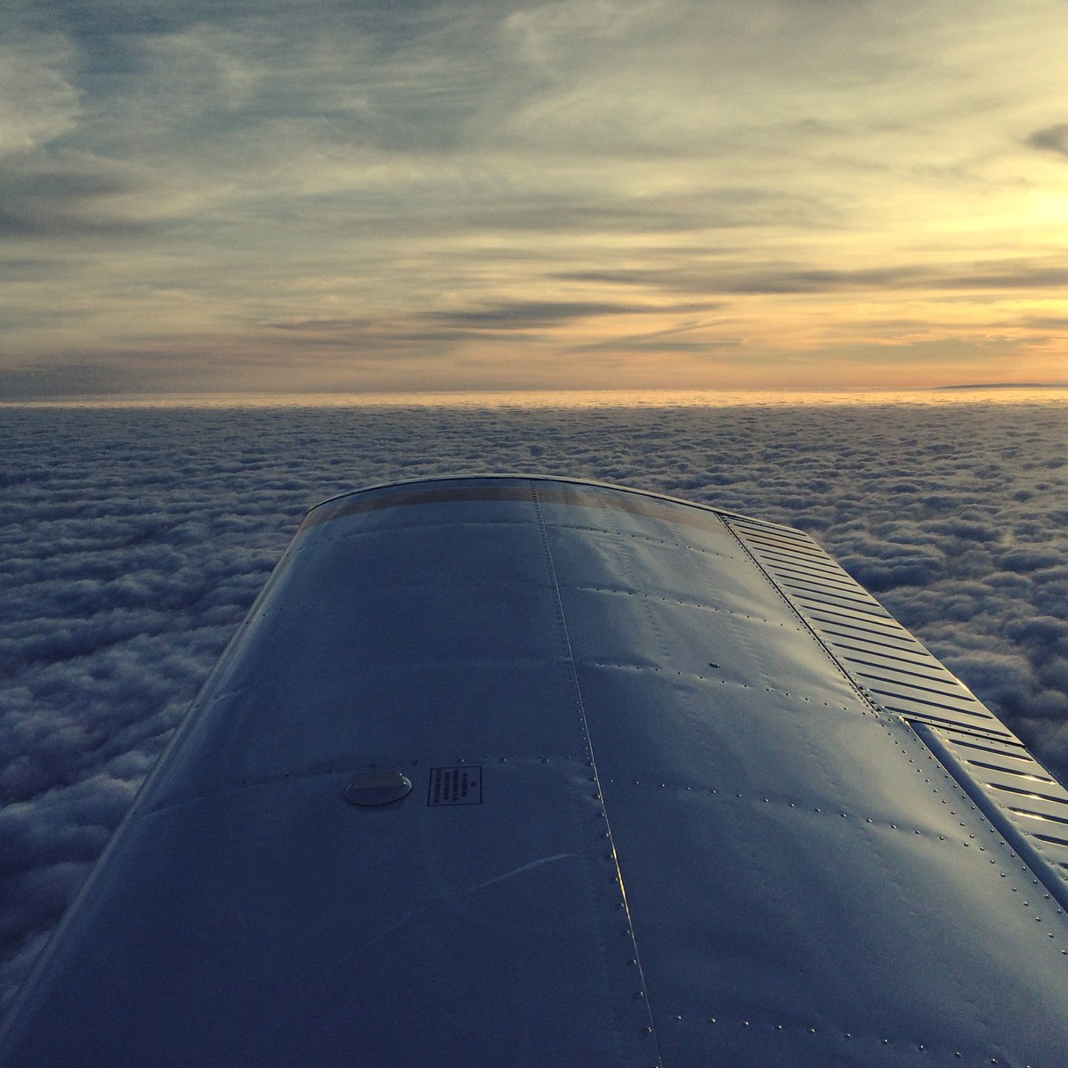 FunFlying's tweet image. You'll love this view above the clouds, courtesy of @piperaircraftinc - what are some of your flying goals in 2019? #generalaviation #funflying #kingschools #avgeek