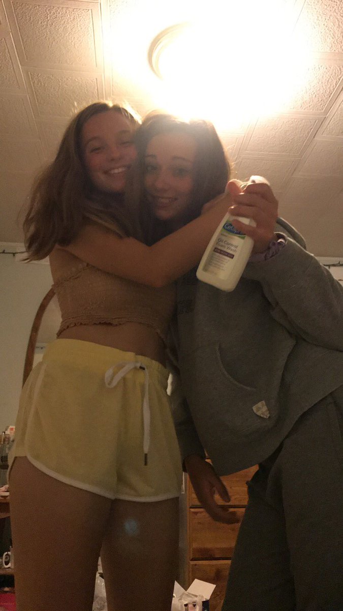 3nikkigray3's tweet photo. Happy freaking birthday you dancing queen!!! I love you so much! 💕💕@emmarnolan16 https://t.co/3gnx4kJT3k