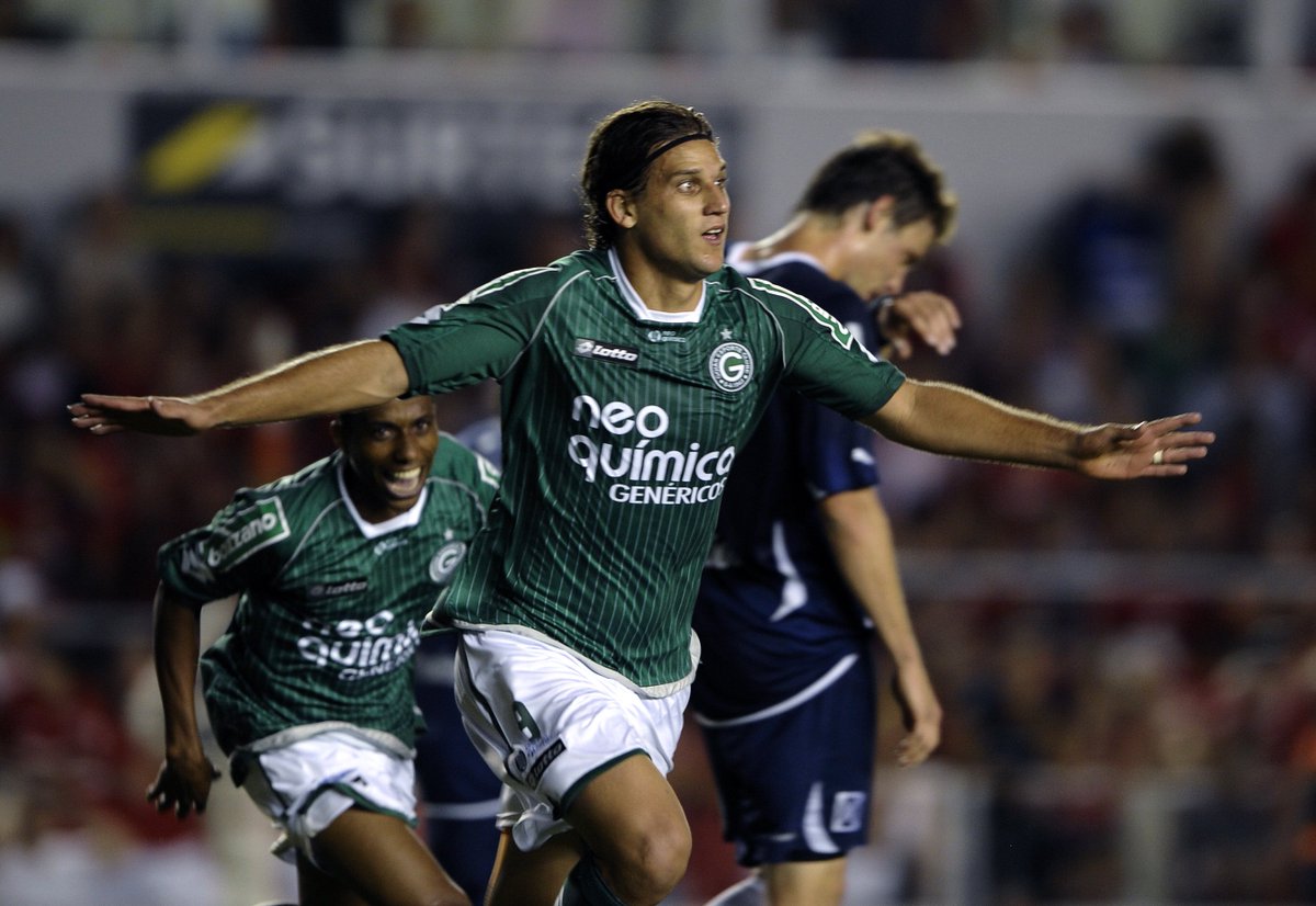 🇧🇷💪 O atacante <a href="/OficialRMoura/">Rafael Moura</a> é o brasileiro que mais fez gols na #CONMEBOLSulamericana.

⚽️🎯 Ele marcou 14 em 5 participações. Os gols foram por <a href="/FigueirenseFC/">Figueirense FC</a>, <a href="/goiasoficial/">Goiás Esporte Clube</a>, @atleticopr e <a href="/Corinthians/">Corinthians</a>.