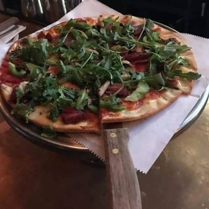Start off 2019 with pizza &amp; wine!!!
#happyhour 4pm-7pm
.
complimentary valet😘
.
.
$10 #pizzanight, #cocktails, #wine, and great music! 
#mushroom #goatcheese or #chorizopizza

#afterwork #pizzagate #neighborhoodbar #houston #ricevillage
