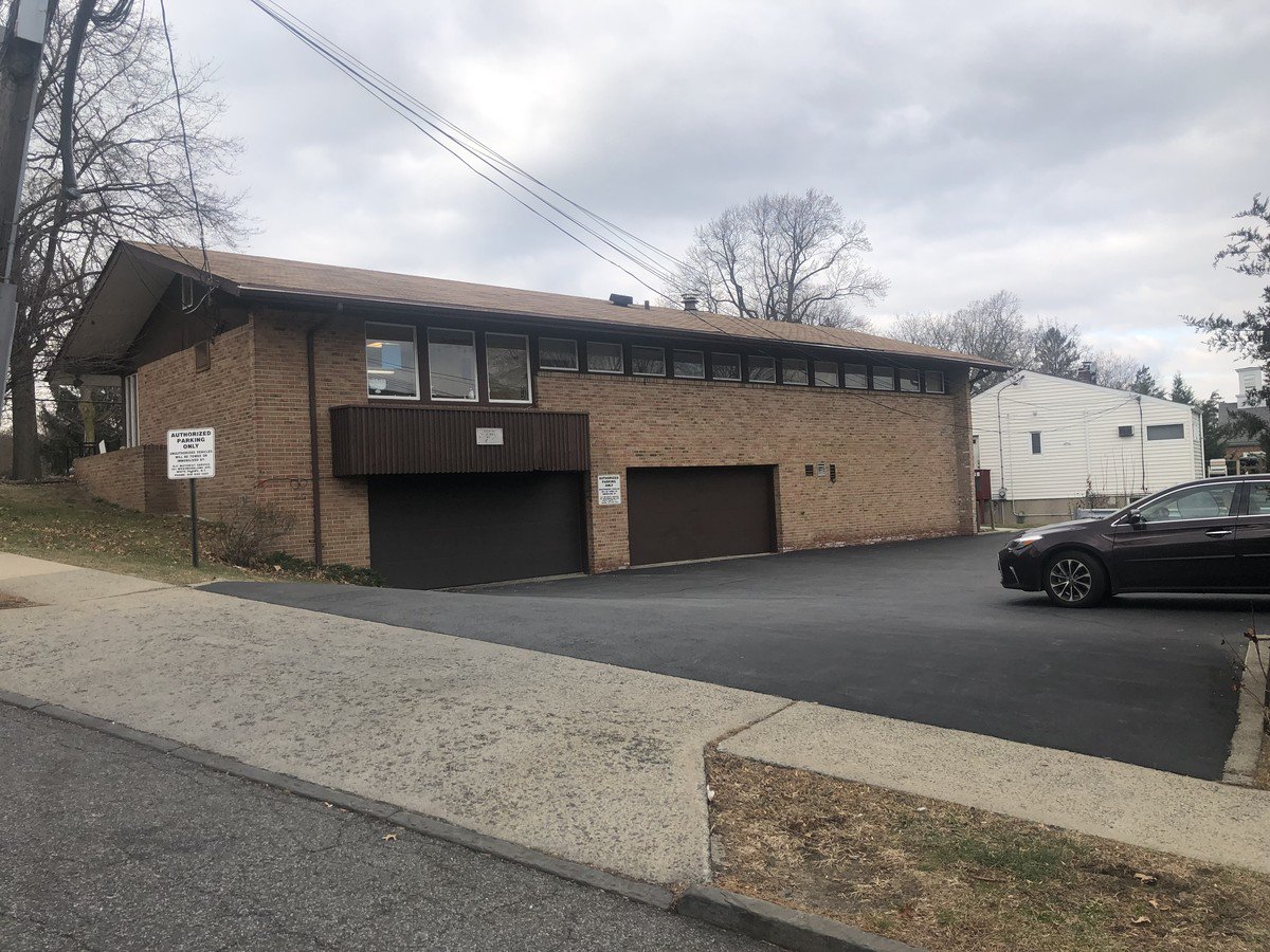NY_Commercial's tweet photo. #OfficePropertyinWhitePlains

TOTAL BUILDING SF + /- 3,672
STORIES 2 with GARAGE 
AMPLE PARKING ONSITE
ACCESS TO METRO NORTH TRAIN
CAN BE DELIVERED VACANT Perfect opportunity for an "Owner User"
INVESTOR Potential 
"AAA" LOCATION
Great Signage. Walk to the train / High Traffic https://t.co/6SYLesUADJ