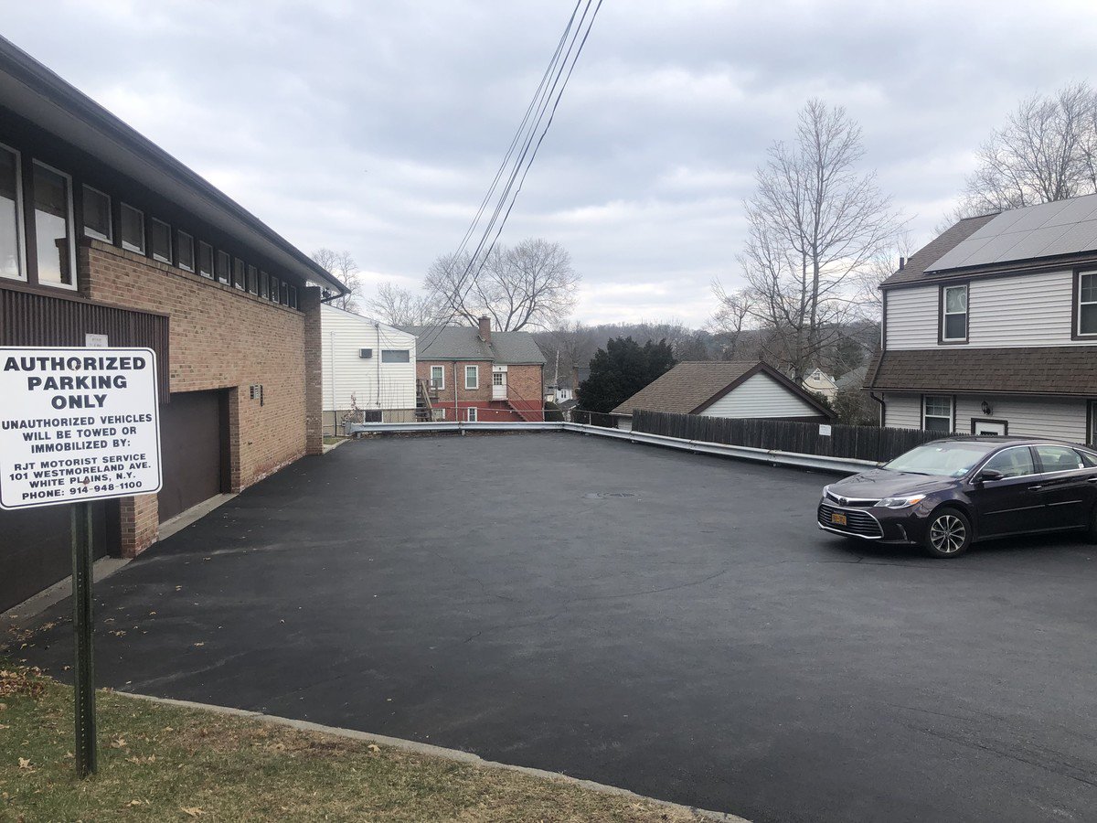 NY_Commercial's tweet photo. #OfficePropertyinWhitePlains

TOTAL BUILDING SF + /- 3,672
STORIES 2 with GARAGE 
AMPLE PARKING ONSITE
ACCESS TO METRO NORTH TRAIN
CAN BE DELIVERED VACANT Perfect opportunity for an "Owner User"
INVESTOR Potential 
"AAA" LOCATION
Great Signage. Walk to the train / High Traffic https://t.co/6SYLesUADJ