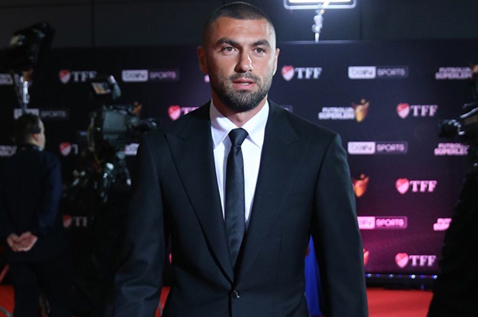 Beşiktaş, Burak Yılmaz ile 1 yılı opsiyonlu 2.5 yıllığına anlaştı. Trabzonspor'a 950 bin euro bonservis bedeli ödenecek.