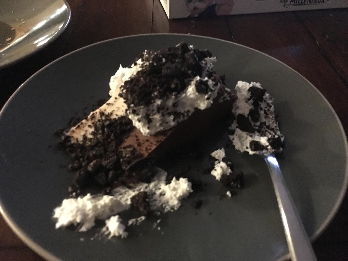 vegancook101's tweet photo. I made vegan DQ ice cream cake for my birthday! https://t.co/8t75XLANhC https://t.co/P3X8juEI71