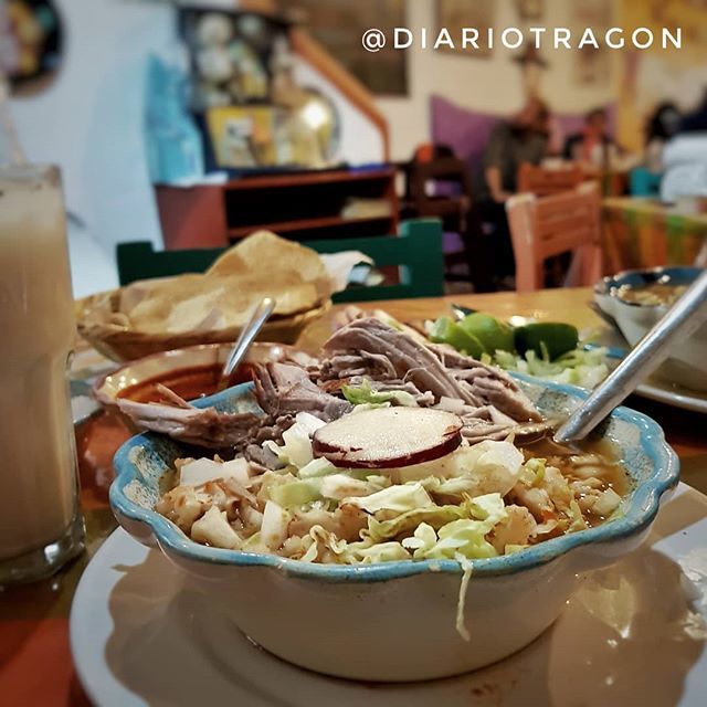 DiarioTragon's tweet photo. #Trafon si quieres saborear el verdadero #Pozole estilo #Jalisco en la Fonda Doña Gabina Escolástica en el corazón de #Zapopan .
Una tradicional #Fonda que te hará retroceder en el tiempo del #México que amamos. #VivaMéxicoTragón.
.
📍Javier Mina 237 a unas cuadras de la Basí… https://t.co/9wsz0PGvji