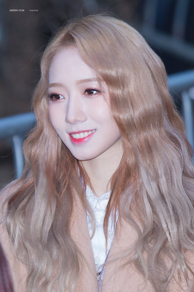 CXCX12345's tweet photo. 37.우주소녀 미기 https://t.co/JY8SaLrDNp