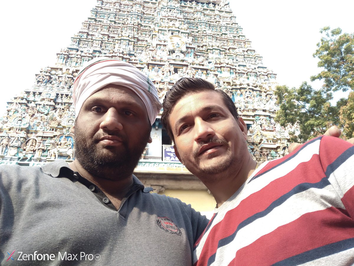 PeeyushTechie's tweet photo. #Madurai #MeenakshiAmmanTemple #FirstDayof2019 #Friends #TamilNadu #DayWellSpent #Blessings of #God
#Hinduism #History https://t.co/vJdZr9BAur