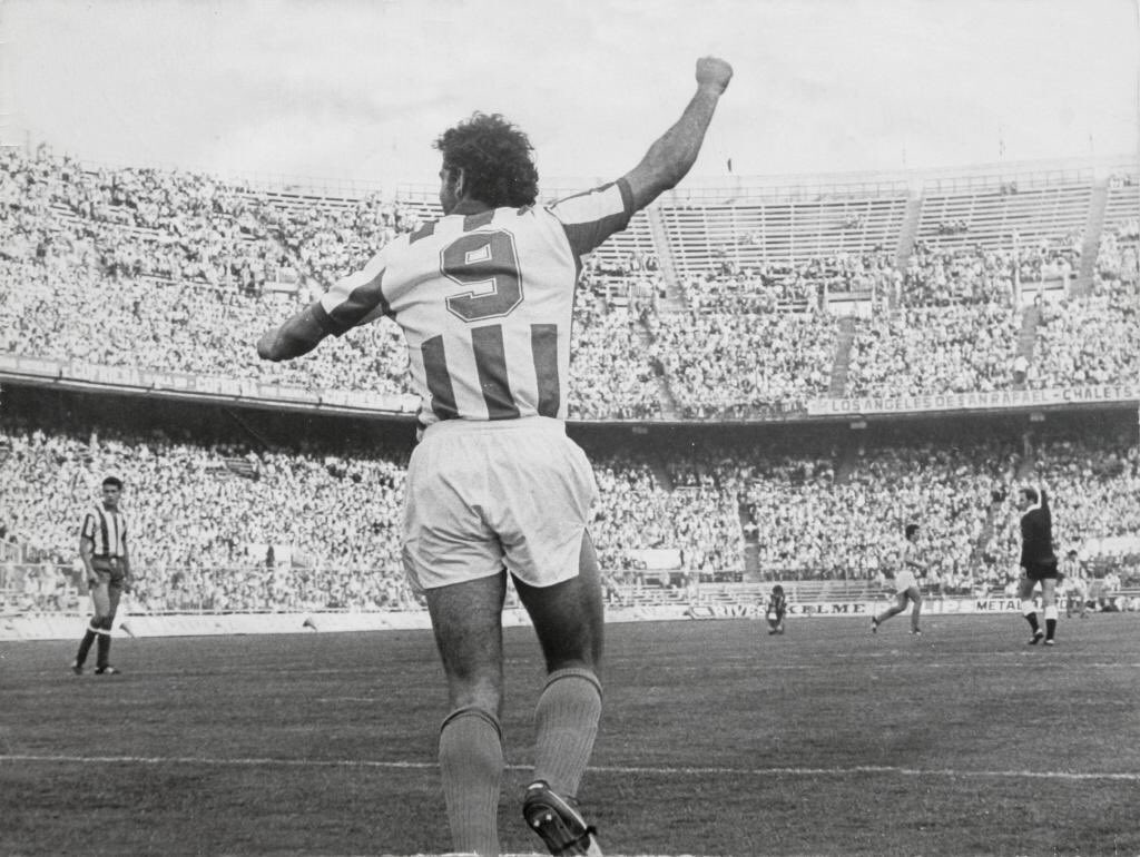 FOTOS HISTORICAS O CHULAS  DE FUTBOL - Página 4 Dv8AZazWsAAw_NX