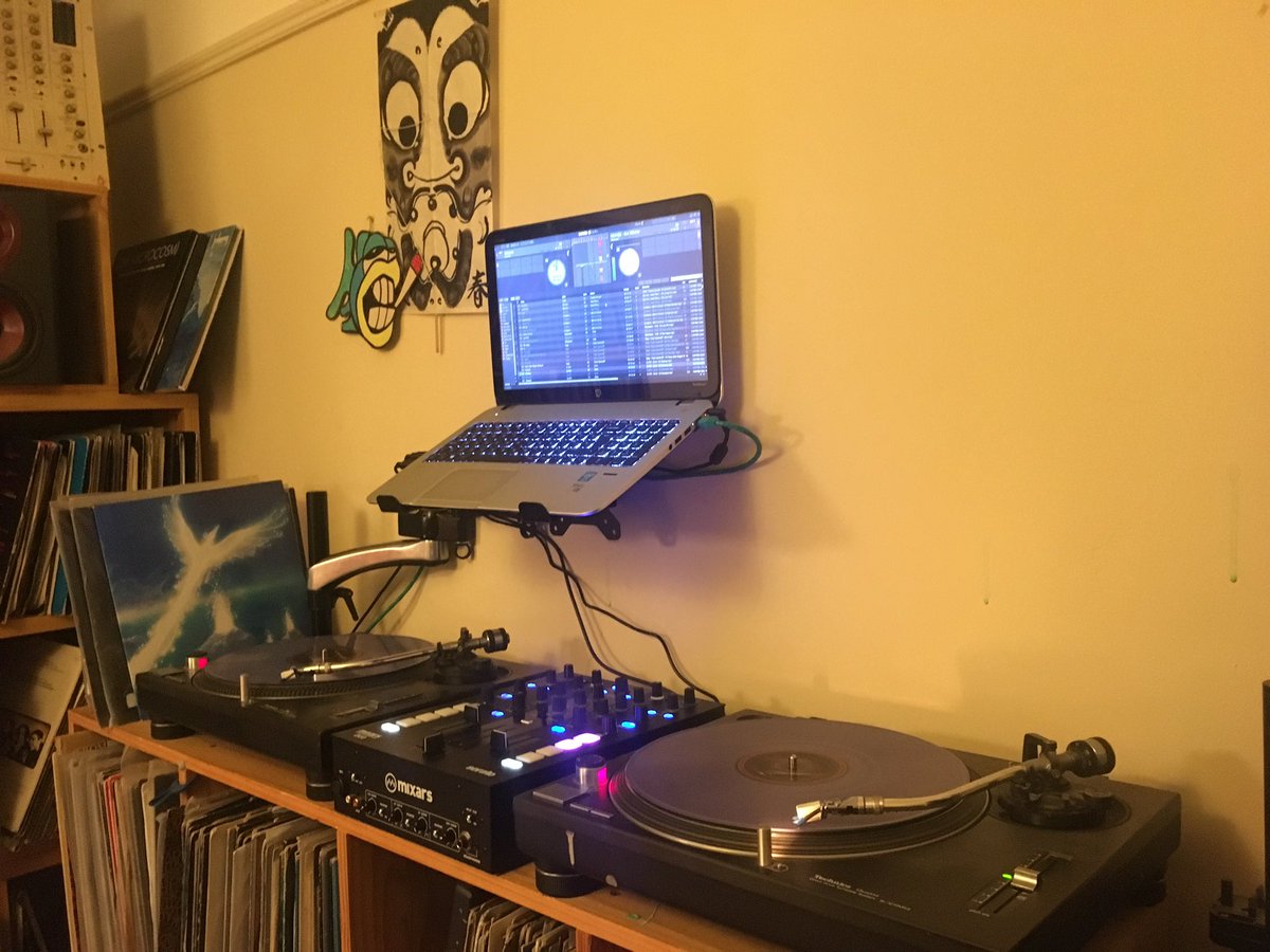 donrosco's tweet photo. Better late than never, banging out the footwork and juke tracks until 11 bells over on https://t.co/W7qfRH60ch #ripstacks https://t.co/RiLvQq3hOm