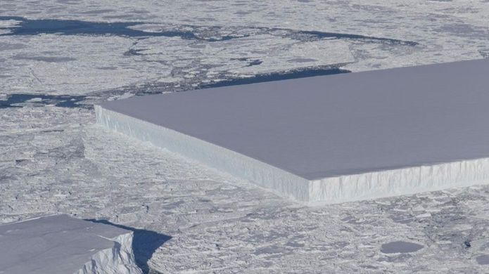 Kabamur's tweet photo. Any scientist who claims this is a natural phenomenon is either incompetent or lying.

These are landing pads for certain kinds of Galactic Federation of Light craft and there are many more like it in Antarctica.

https://t.co/0yLAPckRyq https://t.co/C89SbirVyD