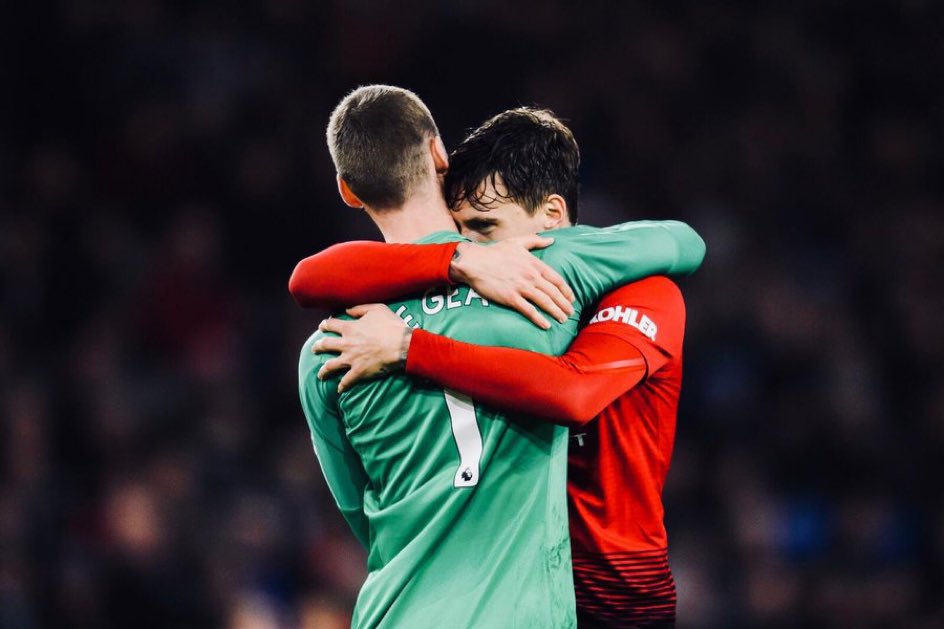 Victor Lindelöf's game by numbers vs. Newcastle: 

100% tackles won
90% pass accuracy
most clearances (9)
most aerial duels won (7)
2 chances created 
0 goals conceded

My Man of the Match. A well-deserved clean sheet. 🙌

[via <a href="/StatmanDave/">Statman Dave</a>]