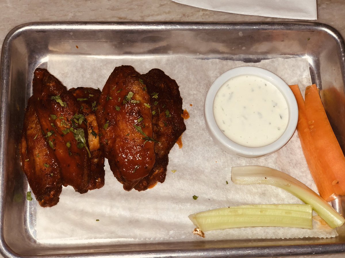 Jenrod_'s tweet image. I had a parm kale salad with this, but who cares. This is the main event, Circa Wiz Wings (appropriate for today): 
hot dragon sauce wings 🔥 with housemade blue cheese...🤤🤤🤤
#wingaddict