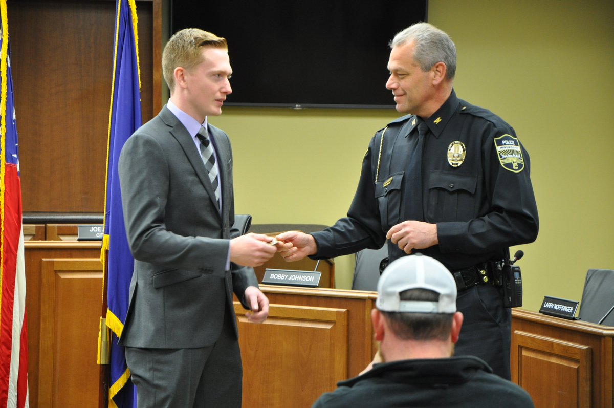 madisonvillepd's tweet photo. Madisonville Police Department welcomes its newest officer, Jarrett Collins. He is a graduate of Kentucky Wesleyan College with a Bachelor's Degree in Criminal Justice. https://t.co/EhxyfqhxVl