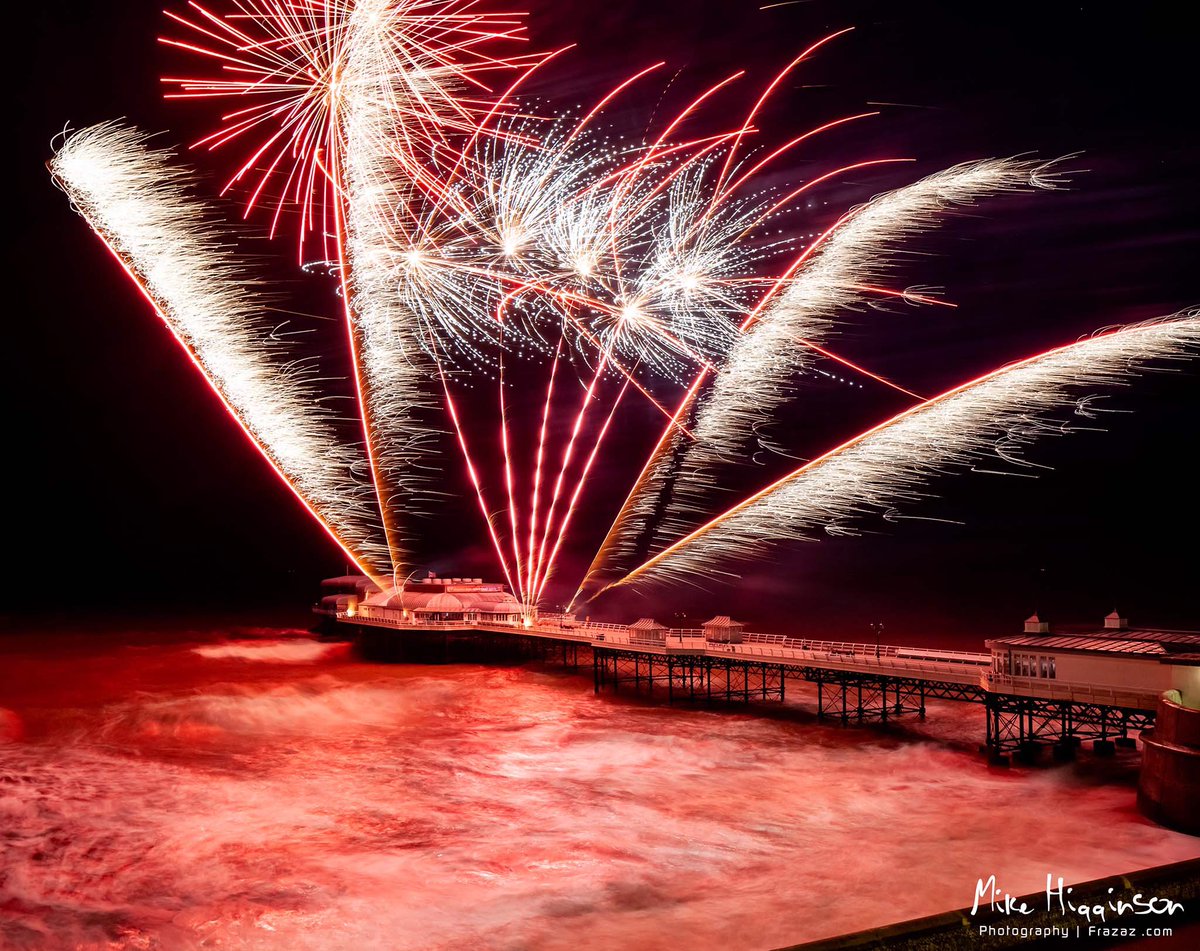 New Year fireworks Cromer Pier #cromerfireworks #pier #cromer #norfolk #frazaz #sailingwithfrazaz