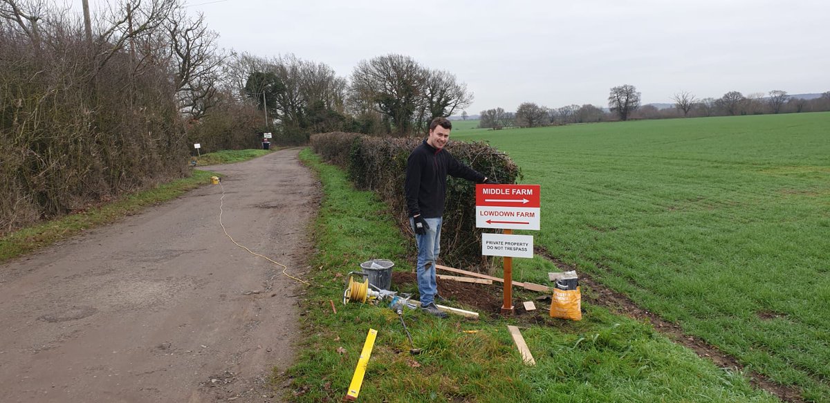 DesignCreate3's tweet image. Our new signs making an appearance today. Working in the countryside 👍

#designandcreate #design #signage #bespoke #warwickshire #happynewyear